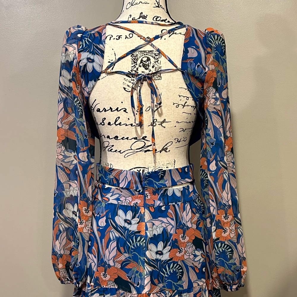 Gianni Bini Lillian Floral Print Deep V-Neck Cut-Out Tiered A-Line Dress - Picture 9 of 16